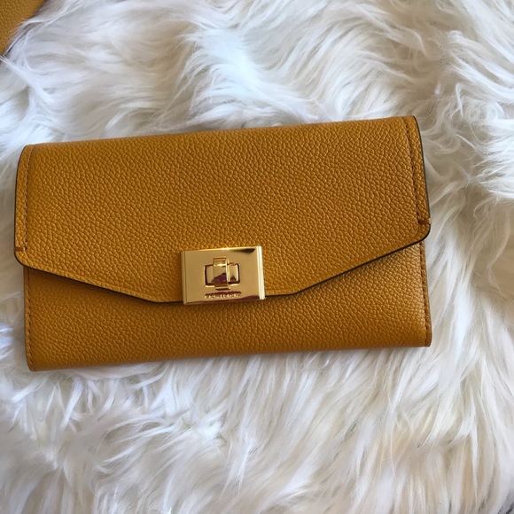 Michael Kors Cassie tote wallet & fur charm set - Picture 3 of 7